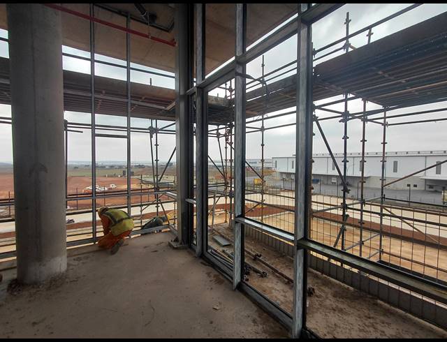 10,800M² WAREHOUSE TO LET IN RIVERFIELDS